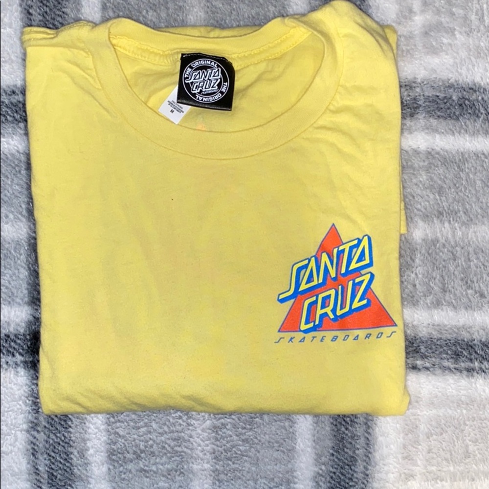 Santa Cruz tshirt pastel yellow